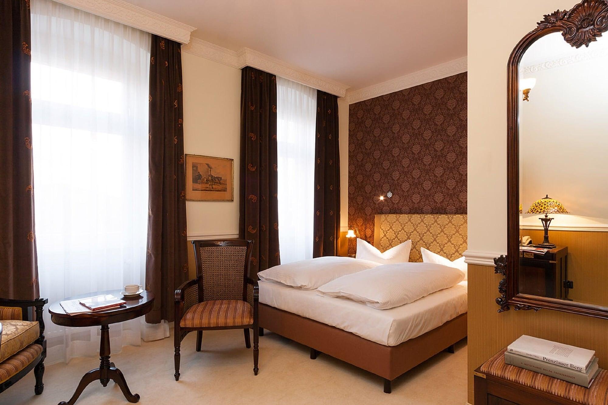 Myer'S Hotel Берлин Екстериор снимка