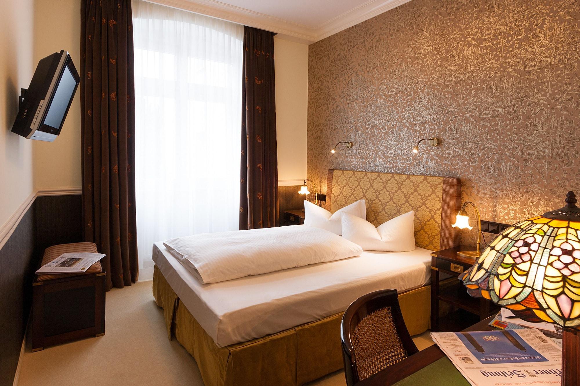 Myer'S Hotel Берлин Екстериор снимка
