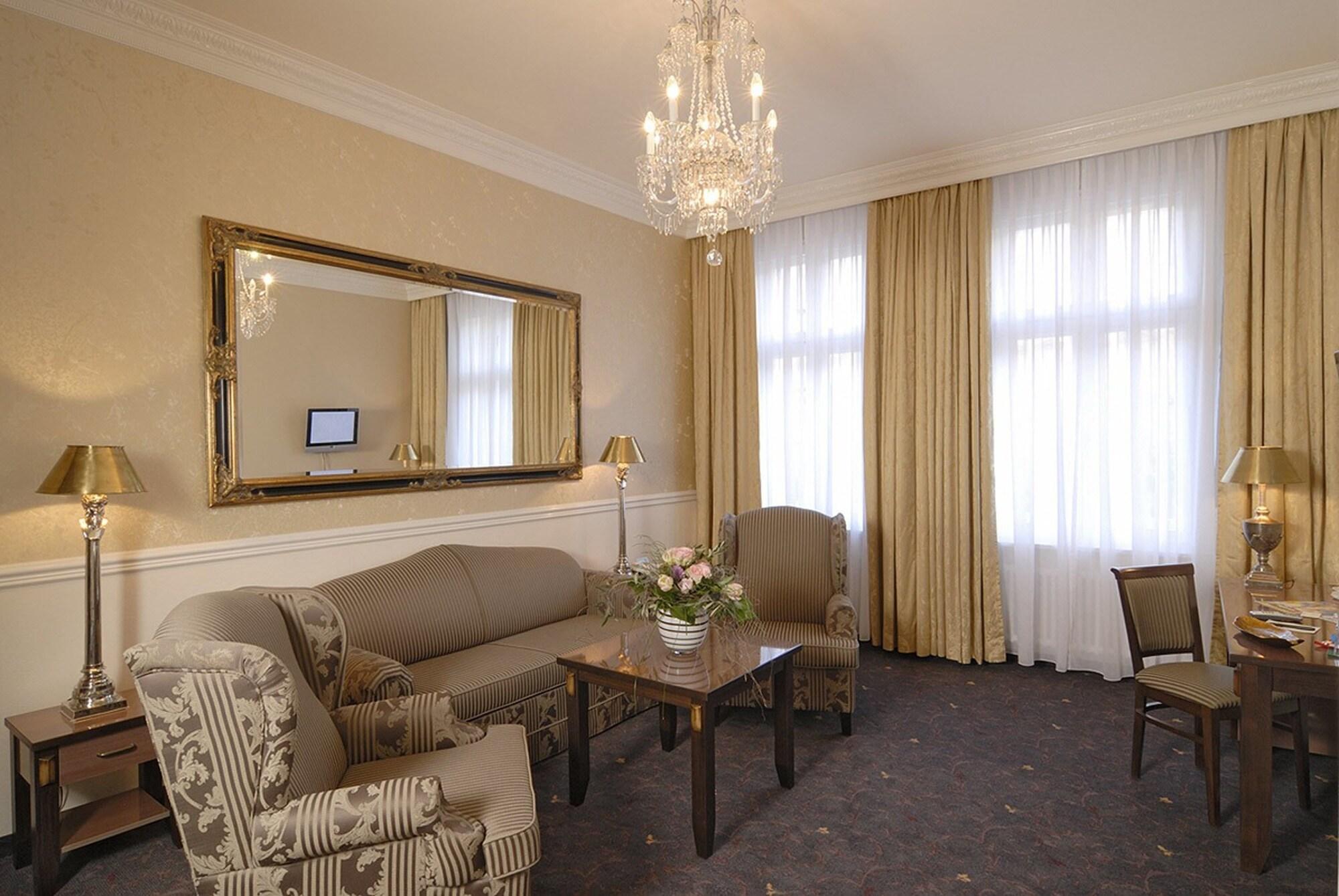 Myer'S Hotel Берлин Екстериор снимка