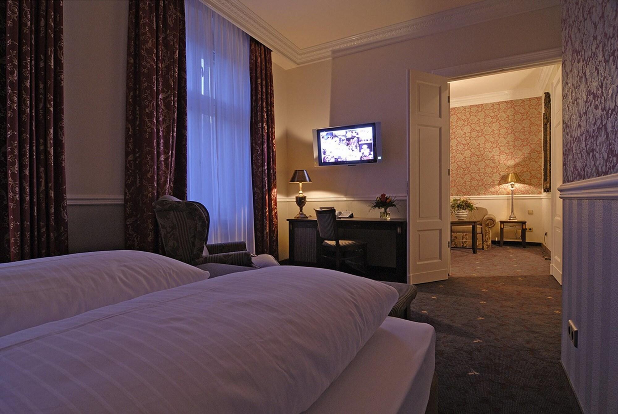 Myer'S Hotel Берлин Екстериор снимка