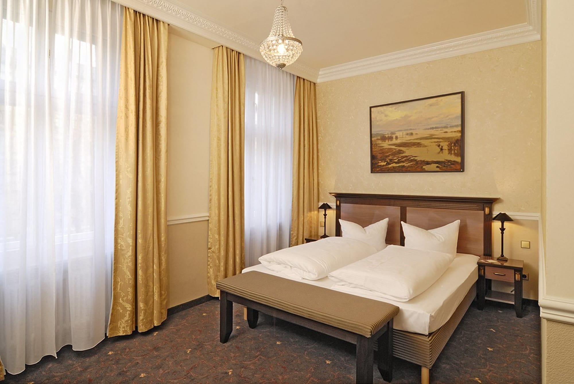 Myer'S Hotel Берлин Екстериор снимка